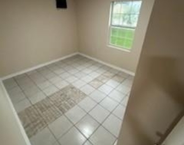 5211 Northridge Drive - Photo Thumbnail 2