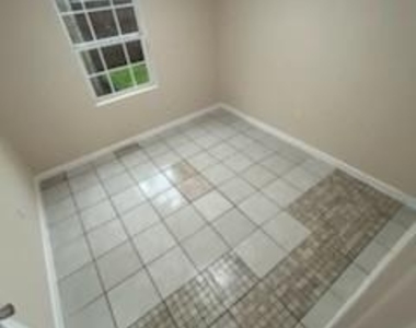 5211 Northridge Drive - Photo Thumbnail 4