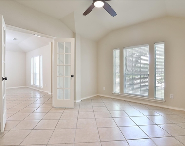 26738 Abbey Springs Lane - Photo Thumbnail 5