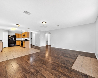 19014 Prairie Bluff Drive - Photo Thumbnail 12