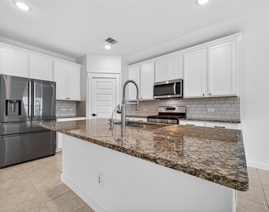 16307 Rockdale Landing Drive - Photo Thumbnail 5