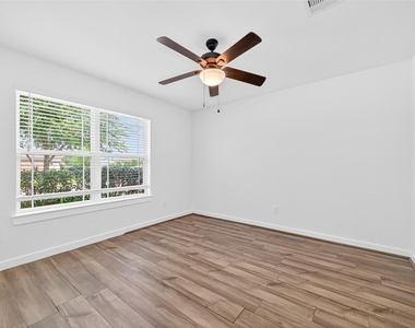 16307 Rockdale Landing Drive - Photo Thumbnail 2