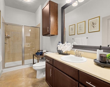 1616 W W Dallas Street - Photo Thumbnail 6