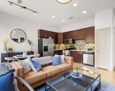 1616 W W Dallas Street - Photo Thumbnail 1