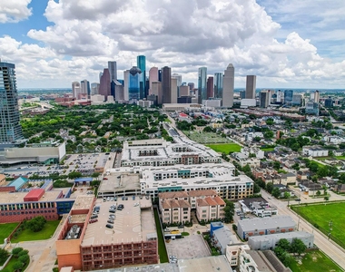 1616 W W Dallas Street - Photo Thumbnail 23