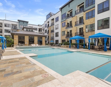 1616 W W Dallas Street - Photo Thumbnail 14