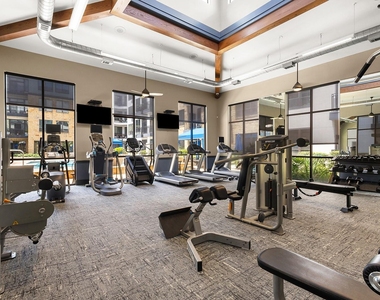 1616 W W Dallas Street - Photo Thumbnail 12