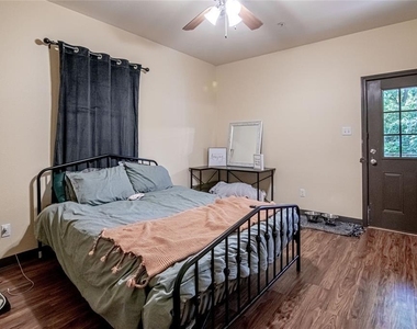 1239 20th Street - Photo Thumbnail 16