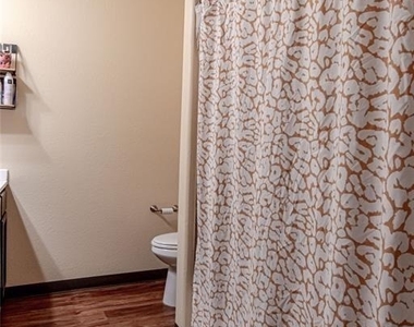 1239 20th Street - Photo Thumbnail 20