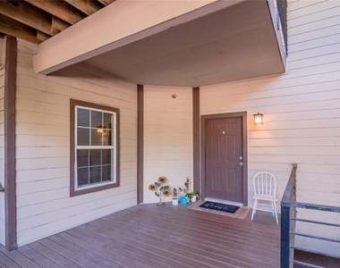 1239 20th Street - Photo Thumbnail 4