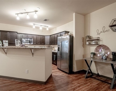 1239 20th Street - Photo Thumbnail 10