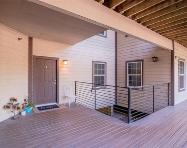1239 20th Street - Photo Thumbnail 3