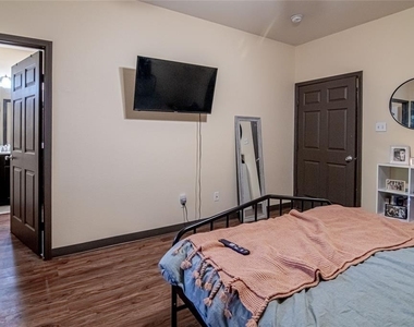 1239 20th Street - Photo Thumbnail 17