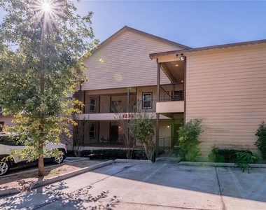 1239 20th Street - Photo Thumbnail 2