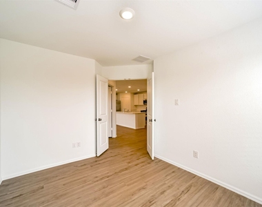 5227 Sunvalley Bend Drive - Photo Thumbnail 22