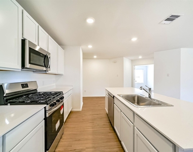 5227 Sunvalley Bend Drive - Photo Thumbnail 5