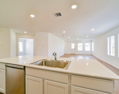 5227 Sunvalley Bend Drive - Photo Thumbnail 12