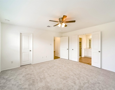 5227 Sunvalley Bend Drive - Photo Thumbnail 13