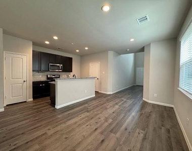 2218 Angie Kaye Drive - Photo Thumbnail 5