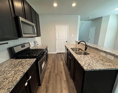 2218 Angie Kaye Drive - Photo Thumbnail 9