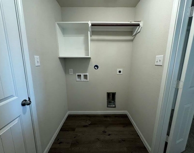 2218 Angie Kaye Drive - Photo Thumbnail 21