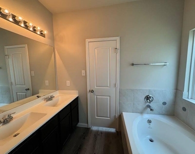2218 Angie Kaye Drive - Photo Thumbnail 15