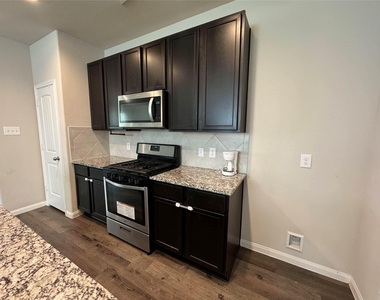2218 Angie Kaye Drive - Photo Thumbnail 8