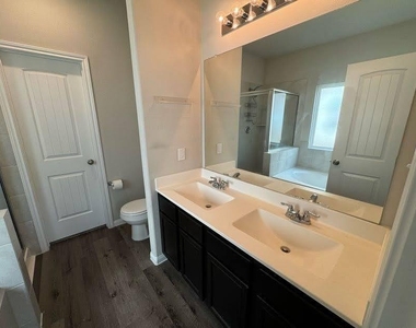 2218 Angie Kaye Drive - Photo Thumbnail 12