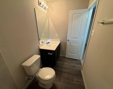 2218 Angie Kaye Drive - Photo Thumbnail 20