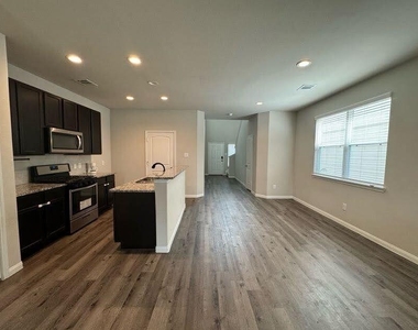 2218 Angie Kaye Drive - Photo Thumbnail 4