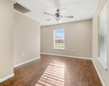 2102 N Galveston Avenue - Photo Thumbnail 3