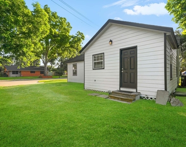 2102 N Galveston Avenue - Photo Thumbnail 14