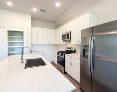 16007 Bishops Cap Way - Photo Thumbnail 2