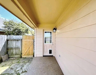 2526 Lake Dale Lane - Photo Thumbnail 34