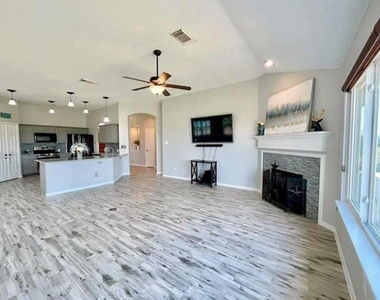 2526 Lake Dale Lane - Photo Thumbnail 6