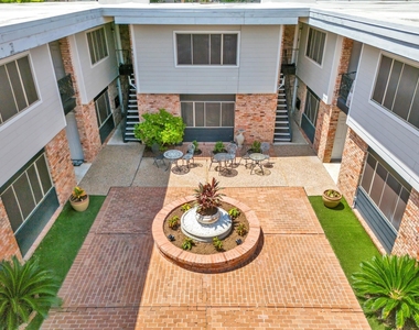 2011 Marshall Street - Photo Thumbnail 5