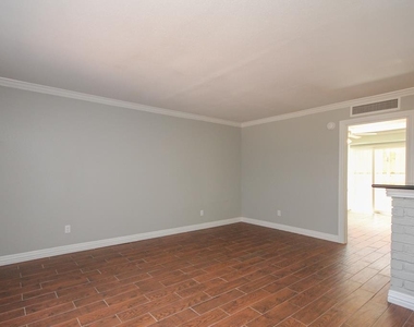 2011 Marshall Street - Photo Thumbnail 6
