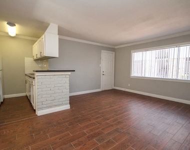 2011 Marshall Street - Photo Thumbnail 8