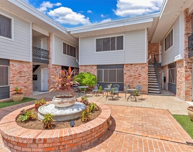 2011 Marshall Street - Photo Thumbnail 1