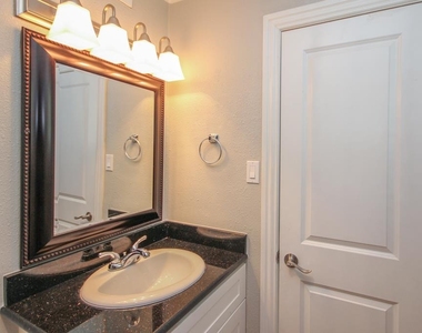 2011 Marshall Street - Photo Thumbnail 14