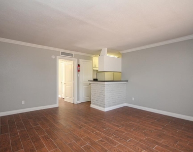 2011 Marshall Street - Photo Thumbnail 7