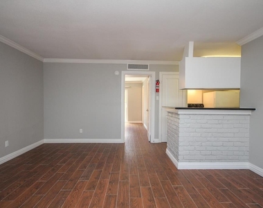 2011 Marshall Street - Photo Thumbnail 10