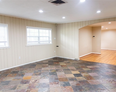 5564 Aspen Street - Photo Thumbnail 11