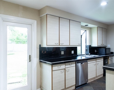 5564 Aspen Street - Photo Thumbnail 17