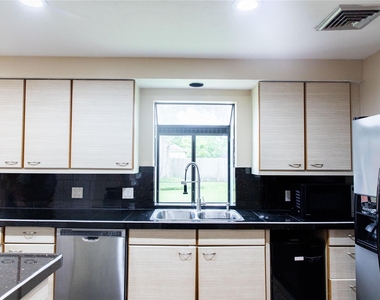 5564 Aspen Street - Photo Thumbnail 16