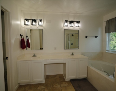 19202 Dickson Park Drive - Photo Thumbnail 9