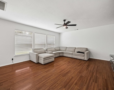 19202 Dickson Park Drive - Photo Thumbnail 3
