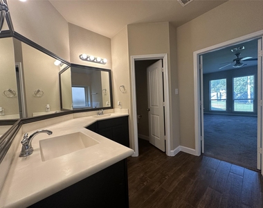 2438 Garden Falls Dr - Photo Thumbnail 9