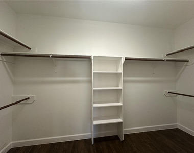 2438 Garden Falls Dr - Photo Thumbnail 10