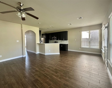 2438 Garden Falls Dr - Photo Thumbnail 3